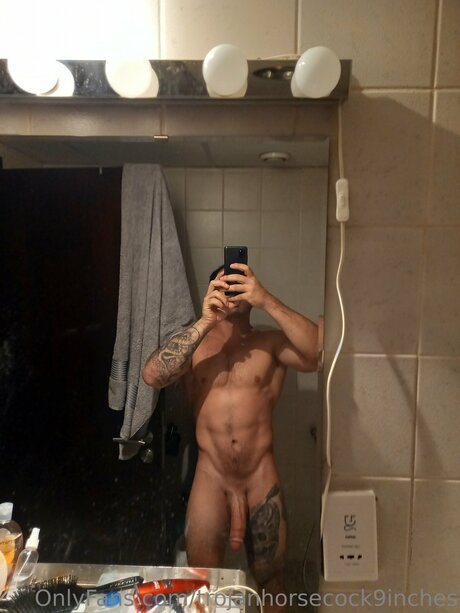Trojanhorsecock9inches onlyfans naked leak