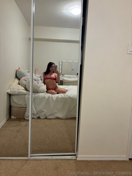 Xoxo Roseee onlyfans creator