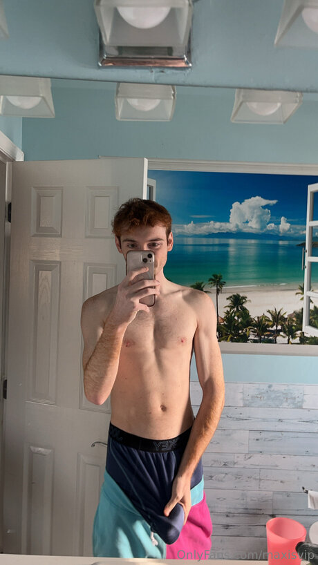 Maxisvip onlyfans model photo