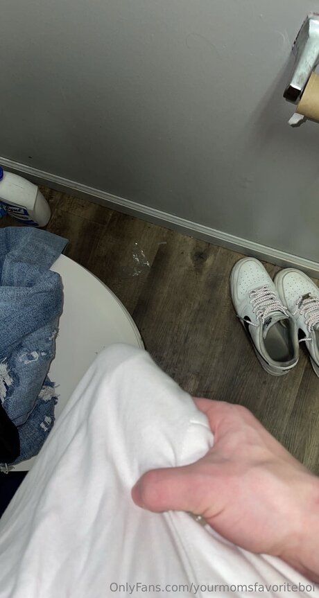Yourmomsfavoriteboi onlyfans sex