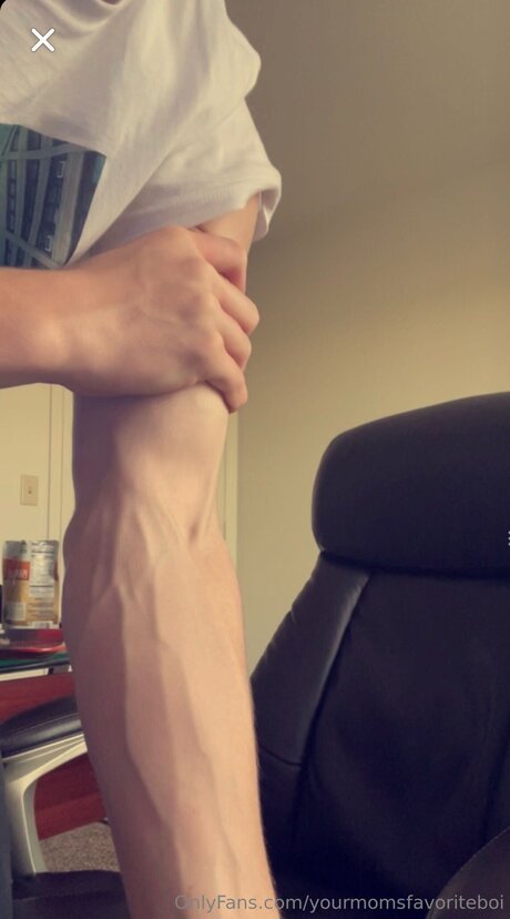 Yourmomsfavoriteboi leaked onlyfans