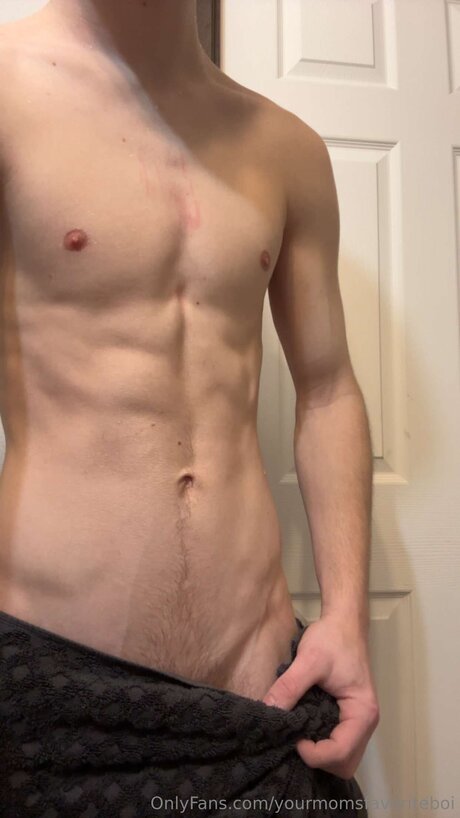 Yourmomsfavoriteboi leaked only fans nudes