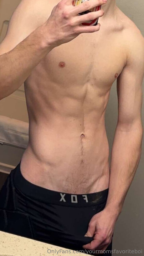 Yourmomsfavoriteboi onlyfans sextape