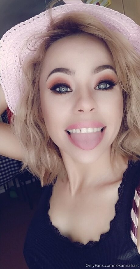 Roxannahart onlyfans posts