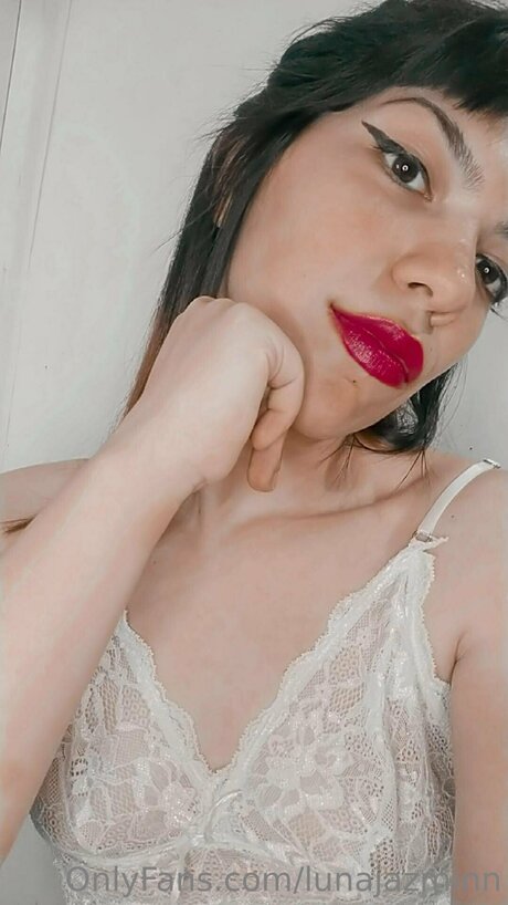 Lunajazminn naked onlyfans leaks
