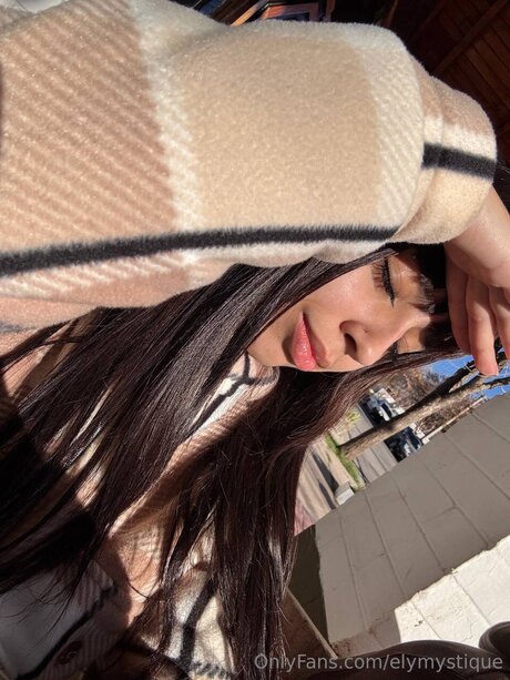 Elymystique desnuda onlyfans