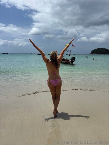 U118668979 topless onlyfans