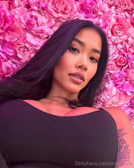 Anadavis naked on onlyfans