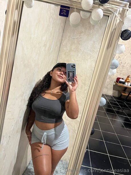 Jannieeasiaa on onlyfans