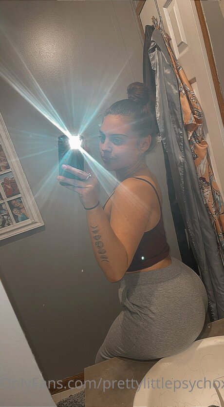 Prettylittlepsychoxoxo onlyfans model photo