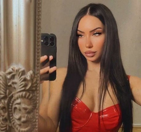 Savage Galri onlyfans model