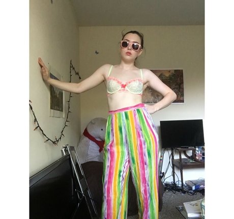 Tori Eaglestone onlyfans lean