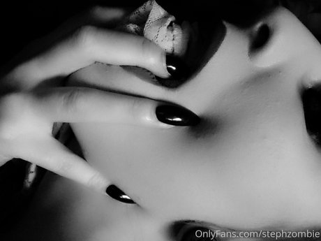 Glam Suicide leaked onlyfans pics