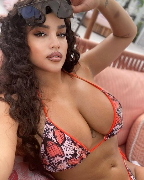 Vanessa Ann Wrigley leaked onlyfans.