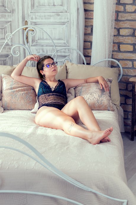 Lotti N onlyfans topless