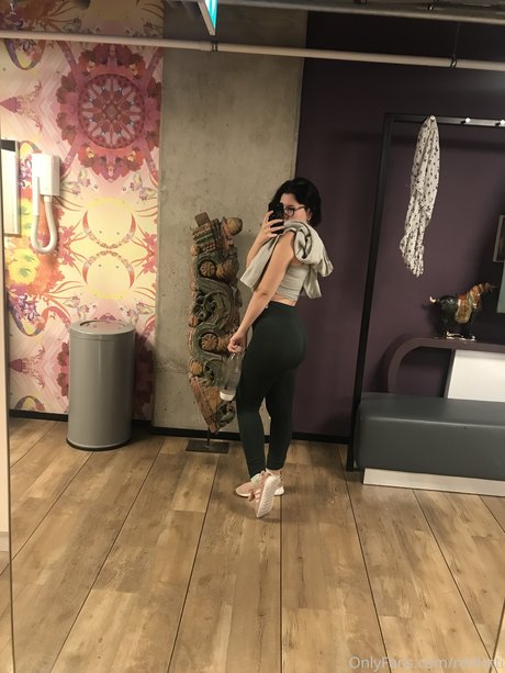 Lotti N onlyfans leaked.