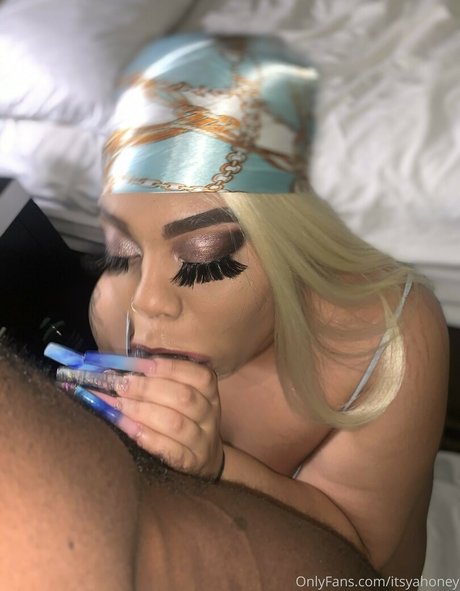 honeyytheeater onlyfans ass