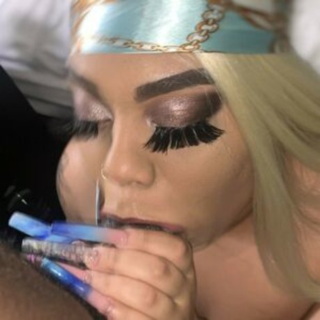 honeyytheeater only fans naked