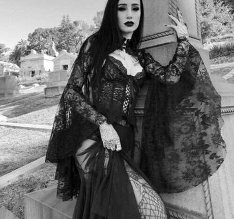 Emma Vauxdevil only fans nude