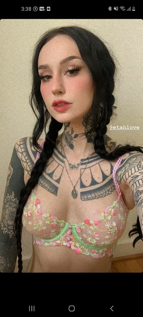 Emma Vauxdevil onlyfans model photos