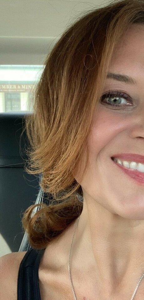 HoneyBeeZone onlyfans naked leaks