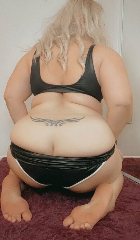 Goddess Peaches naked onlyfans