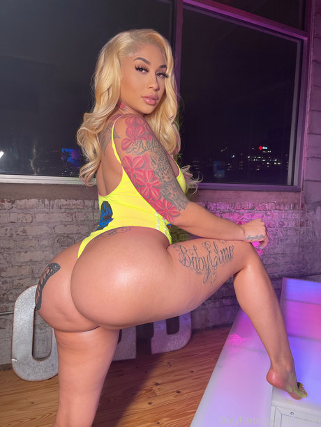 Lilly Kash onlyfans sex tape