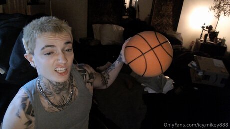 Icy Mikey888 onlyfans naked