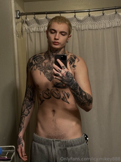 Icy Mikey888 onlyfans striptease