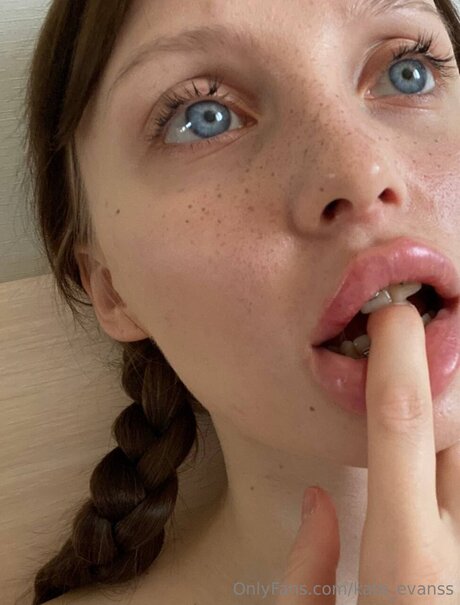 Kate Evanss onlyfans nude leaked