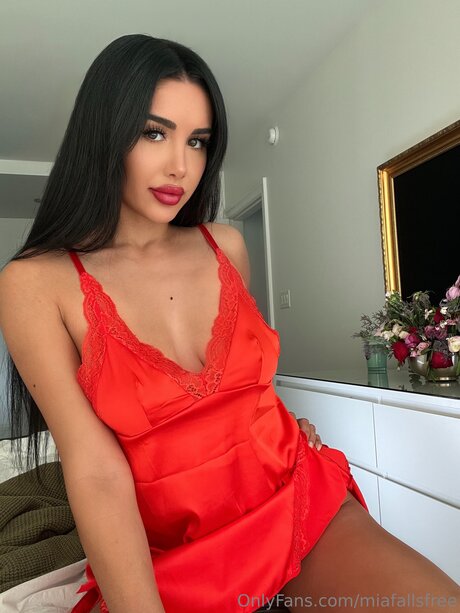 Miafallsfree only fans leaks porn