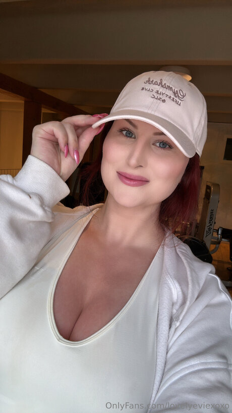 Lovelyeviexoxo onlyfans ass