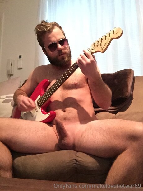 Makelovenotwar69 only fans content