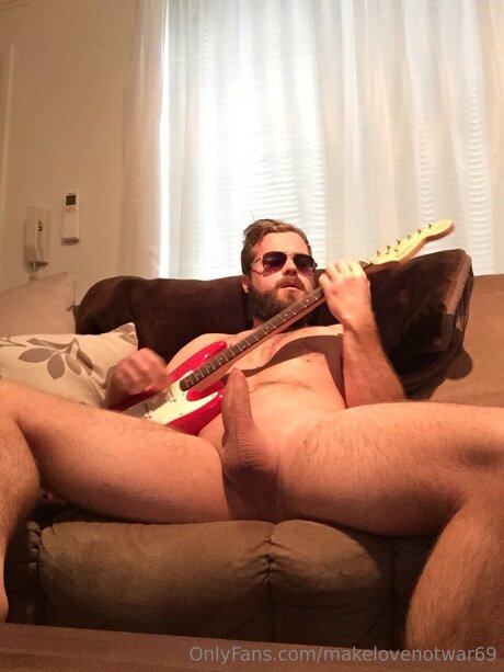 Makelovenotwar69 leaks only fans