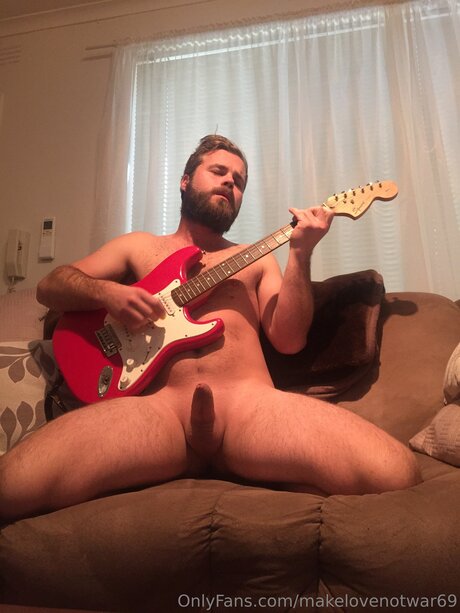 Makelovenotwar69 only fans pics