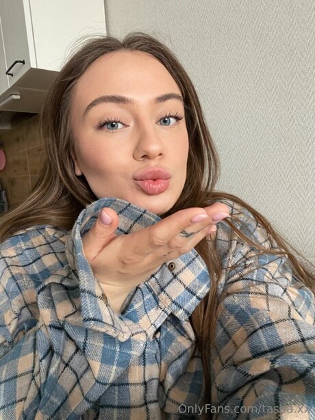 Tasha Xx onlyfans nude tits