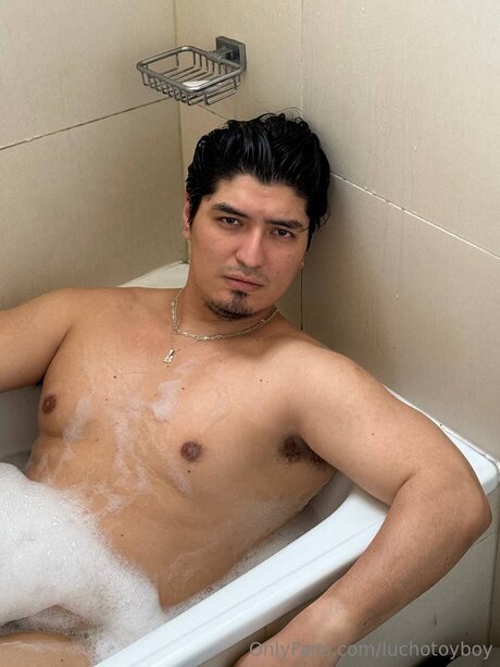 Luchotoyboy onlyfans content type