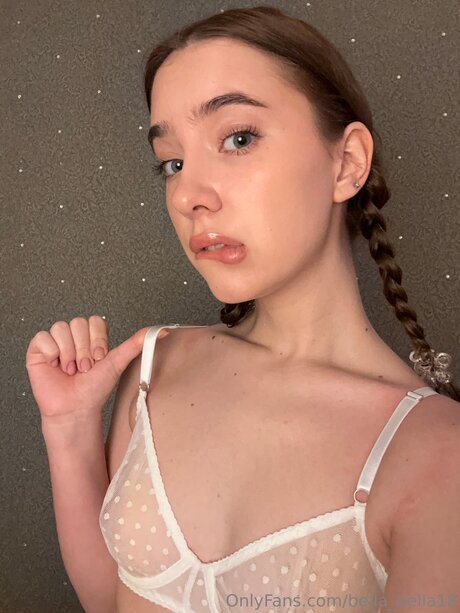 Bella Bella18 naked onlyfans leak