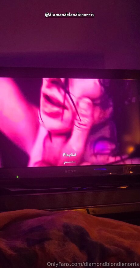 Diamondblondienorris onlyfans nudes leak
