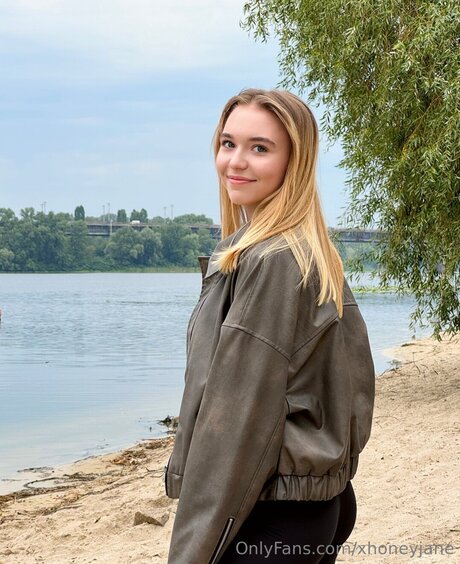 Xhoneyjane onlyfans full