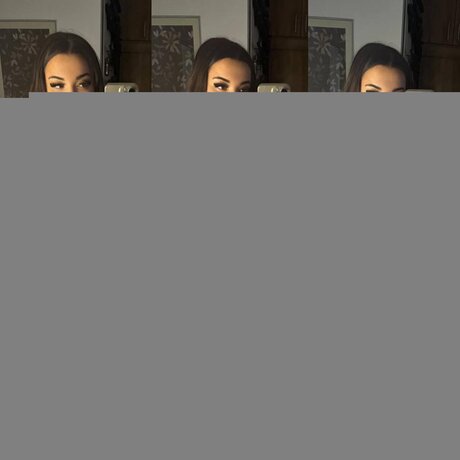 Foxyccc onlyfans model photo