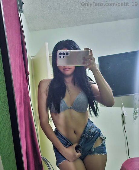 Petit 19 onlyfans pic