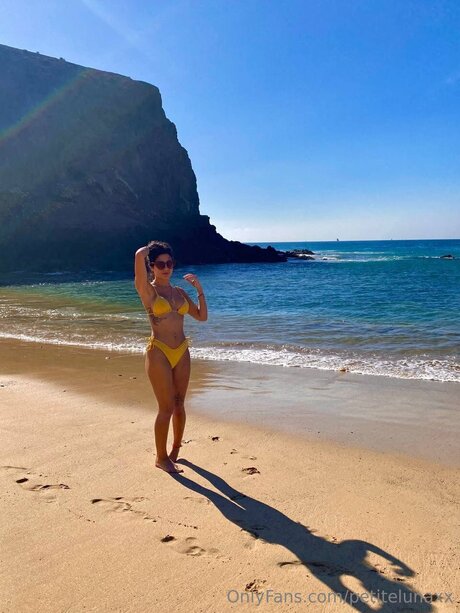 Petitelunaxx new onlyfans