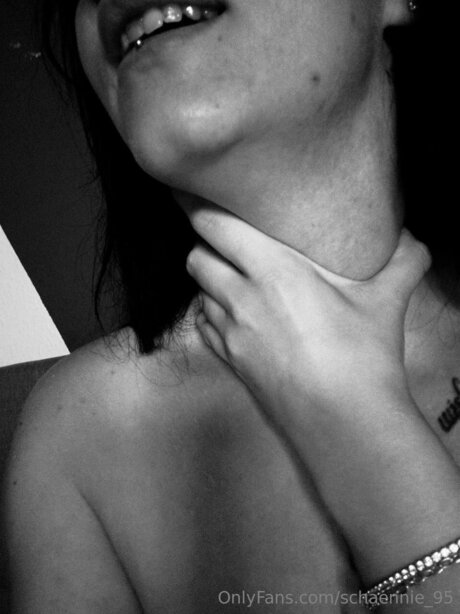 Schaennie 95 onlyfans strip tease