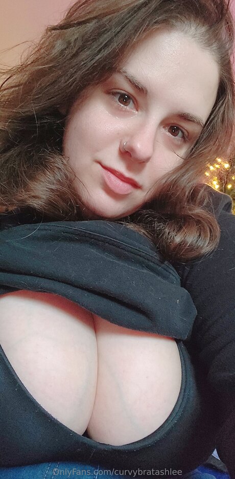 Curvybratashlee onlyfans leaked tits