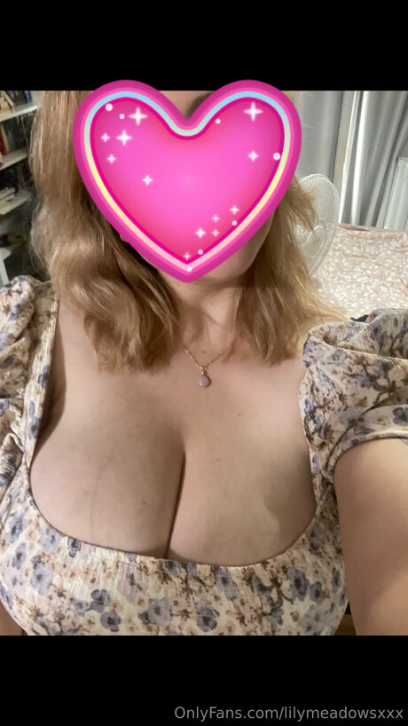 Lilymeadowsxxx strip onlyfans