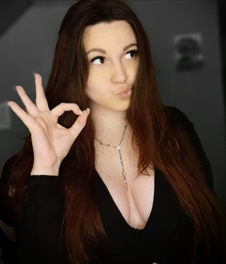 Junie Dyana Profile pic