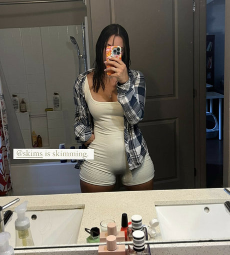 Bella potocny pics onlyfans