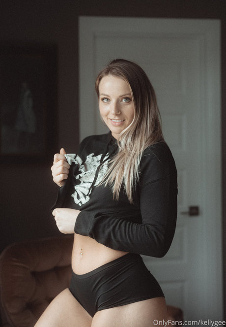 Kelly Gee onlyfans pictures