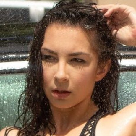 RhiCosplay Profile pic